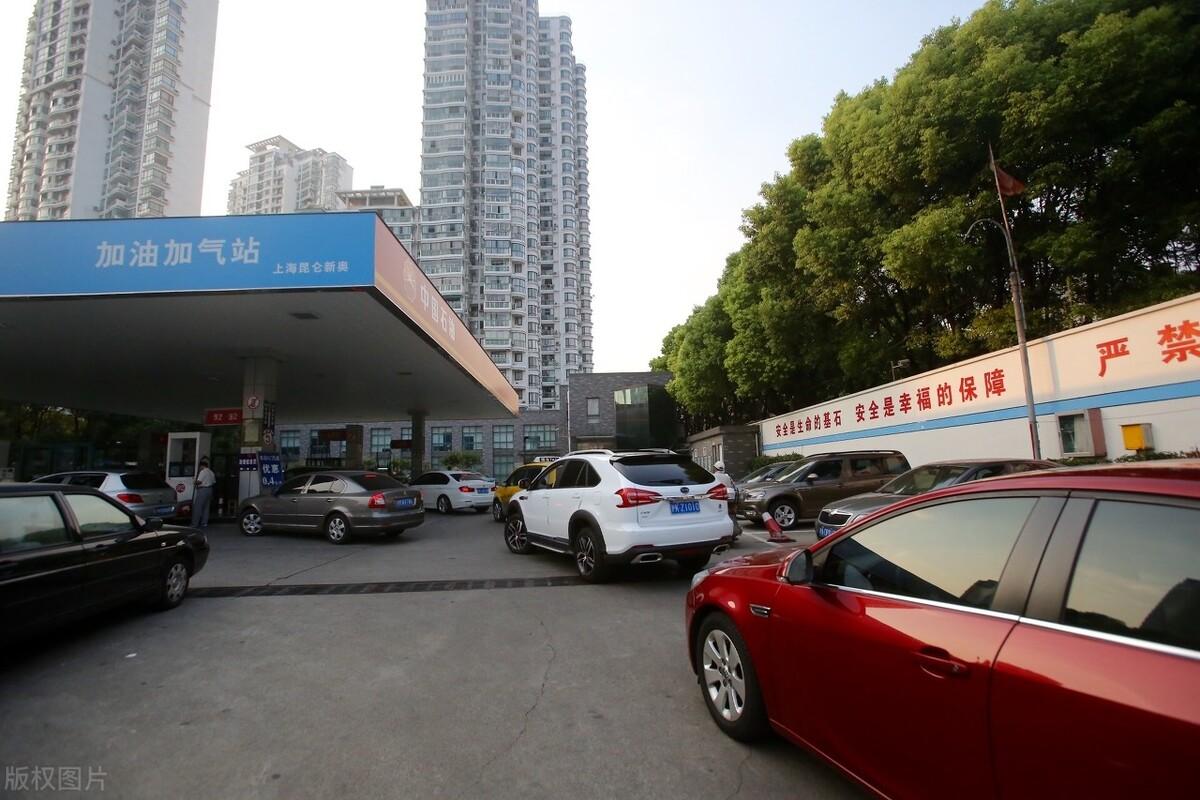 國(guó)內(nèi)汽油價(jià)格調(diào)整最新消息，市場(chǎng)趨勢(shì)、影響因素與未來(lái)展望