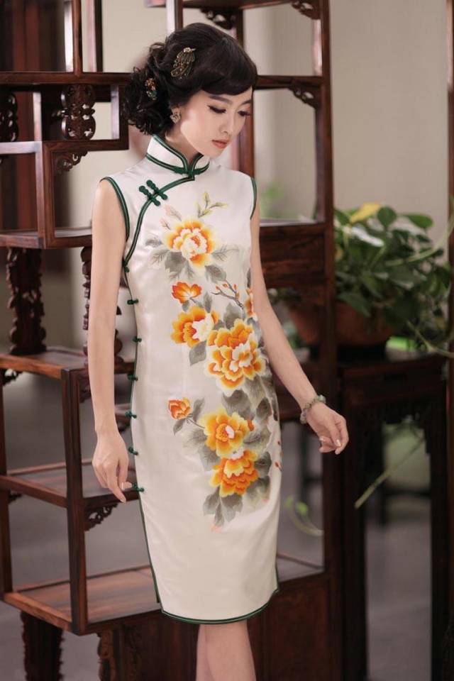最新款的旗袍，時(shí)尚與傳統(tǒng)的完美結(jié)合