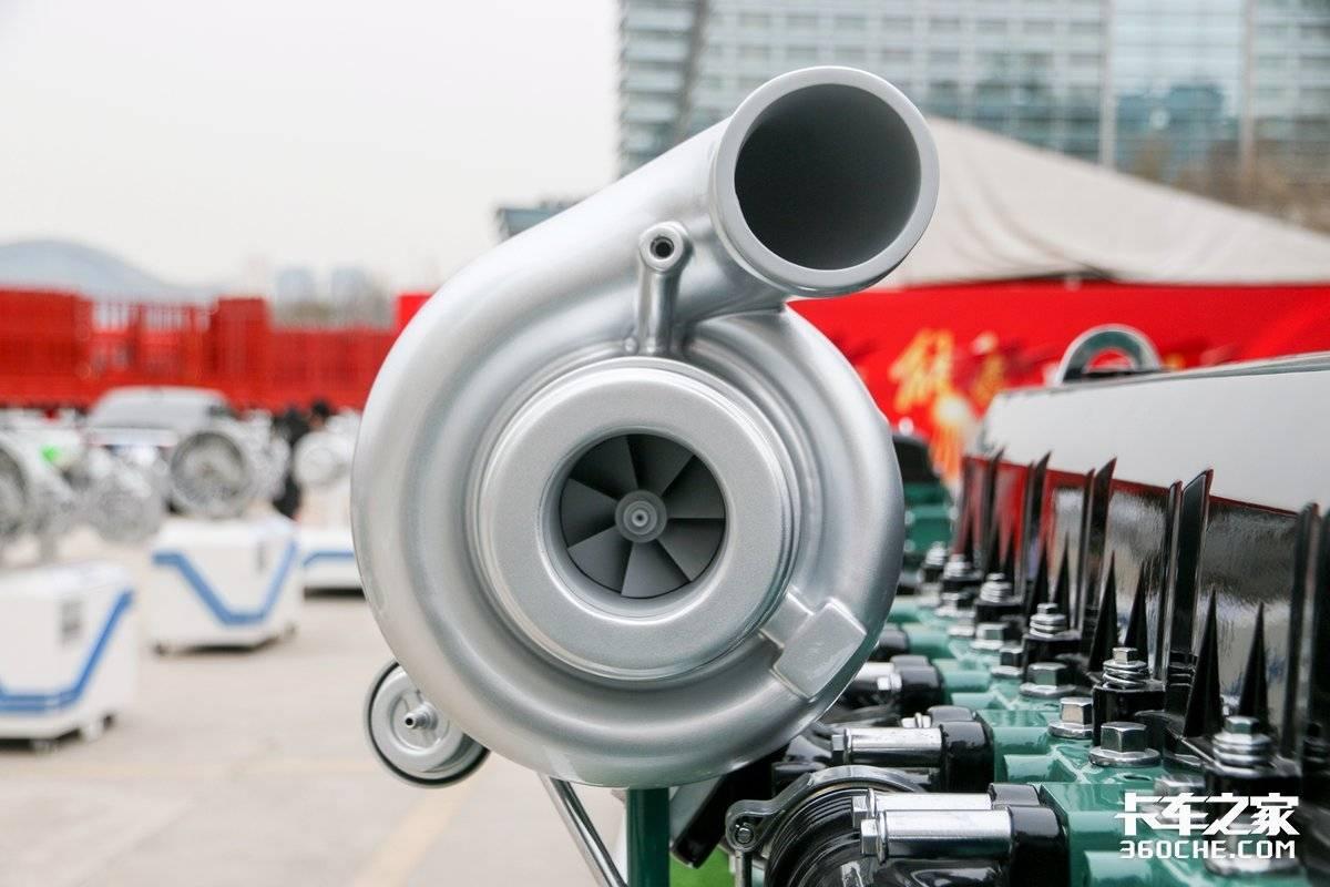 解放J7最新款600馬力牽引車，力量與智慧的完美結(jié)合