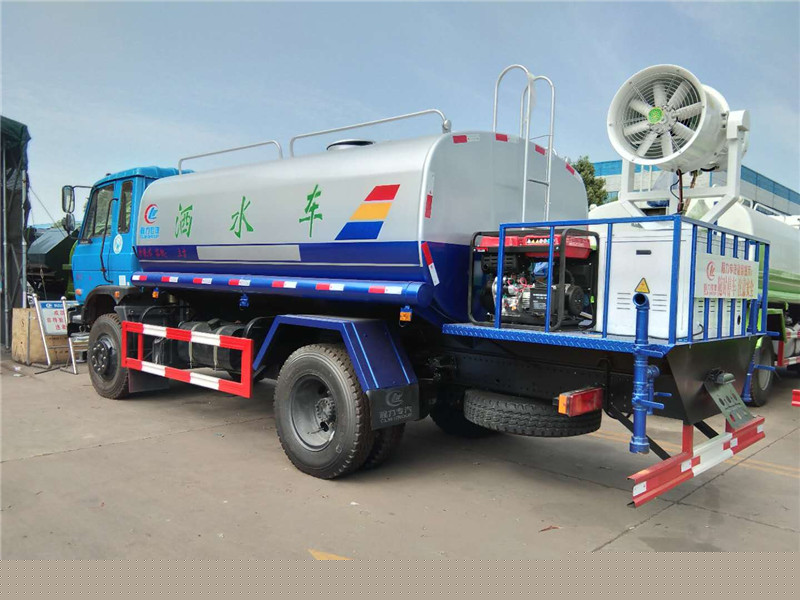 最新灑水車，城市環(huán)境的守護(hù)者